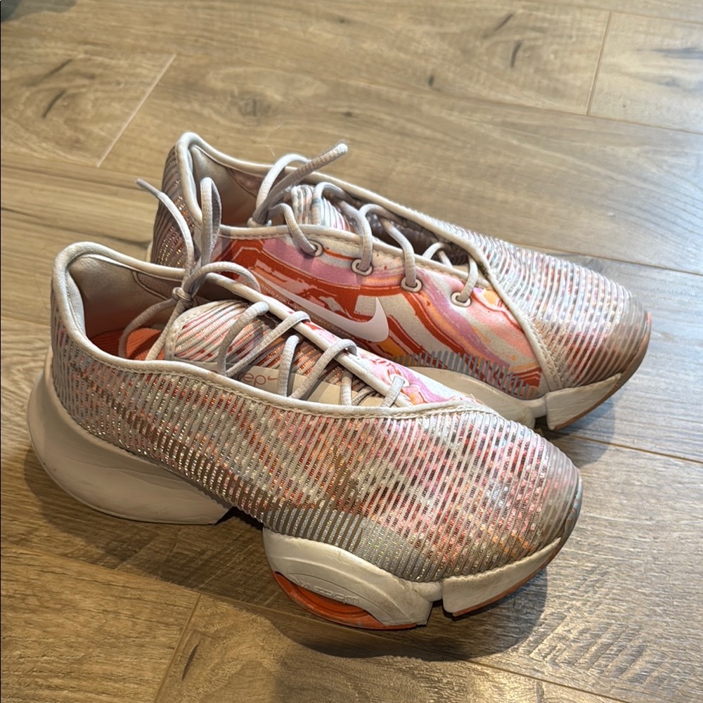 Nike Women's fly plate Pink and Orange Athletic Shoes